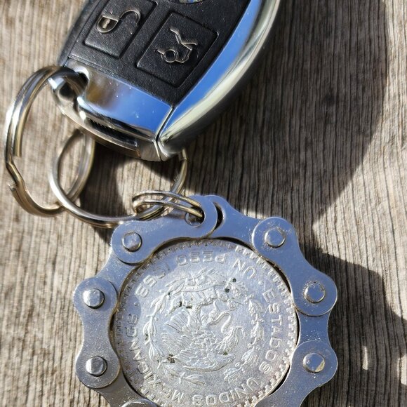Commemorative 1959 Mexican Silver Peso Keychain 10% Silver Biker Chain Keyring - Picture 4 of 8